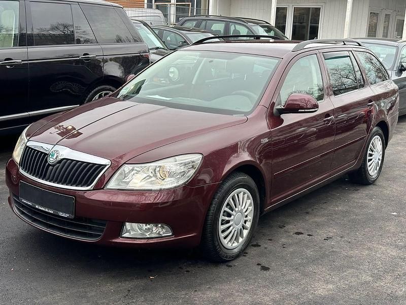 Schwarz Gebraucht 2012 Skoda Octavia Active Kombi | 2.499 € (Etwas zu teuer) - Bild 1/4