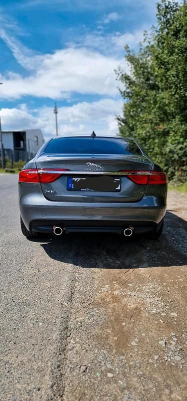 Grau Gebraucht 2015 Jaguar XF Limousine | 17.499 € (Superpreis) - Bild 1/4