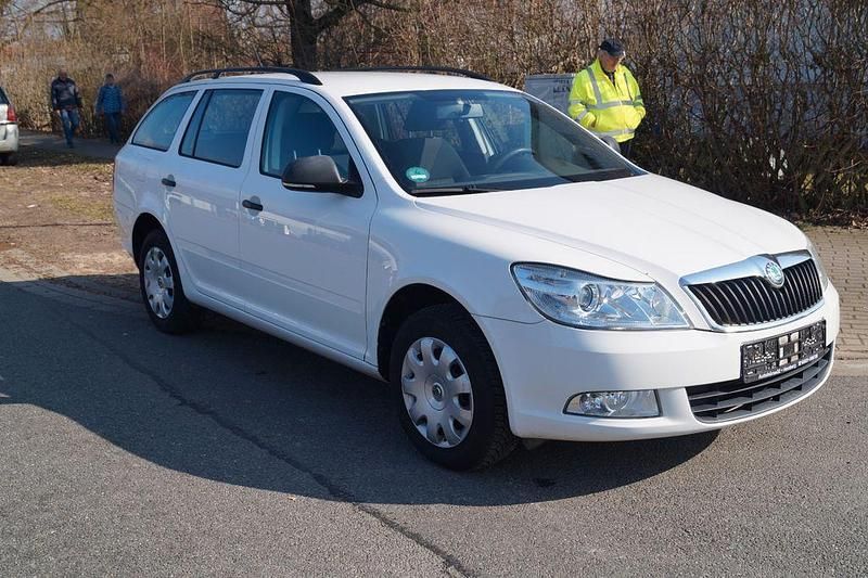 Gebraucht Skoda Octavia 105 PS (77 kW) 2011 Weiß Kombi