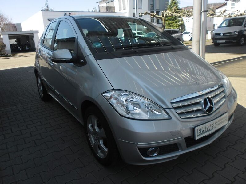 Gebraucht Mercedes A180 116 PS (85 kW) 2011 Silber Limousine