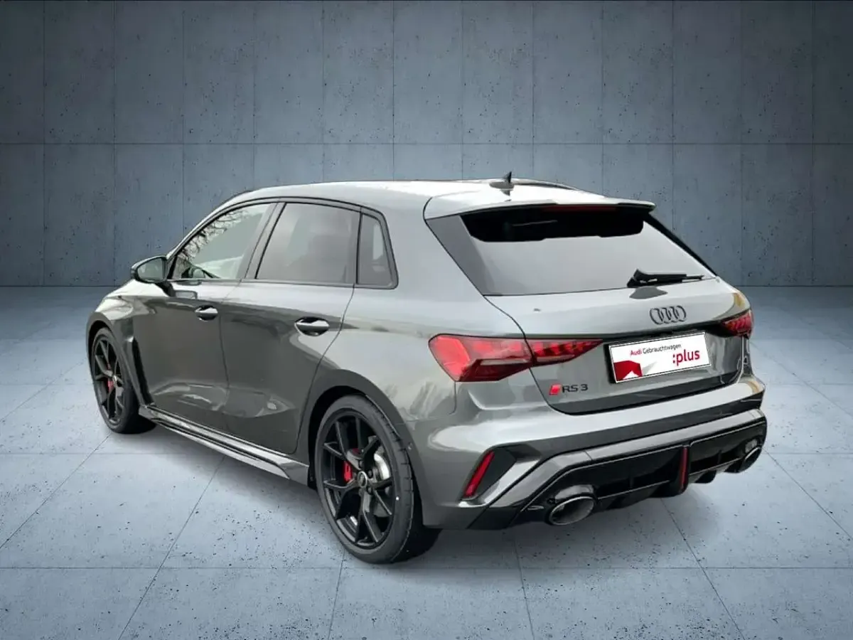 Gebraucht Audi RS3 Sport 400 PS (294 kW) 2025 Daytonagrau perleffekt Limousine