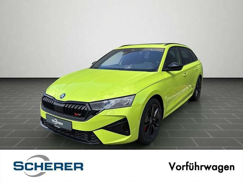 Grün Gebraucht 2025 Skoda Octavia RS Kombi | 40.590 € (Fairer Preis) - Bild 1/4