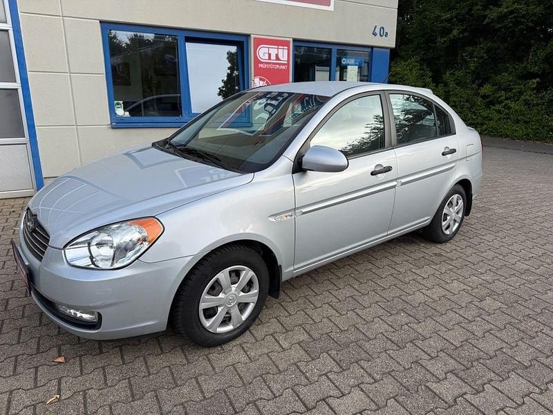 Silber Gebraucht 2006 Hyundai Accent Limousine | 3.499 € - Bild 1/4