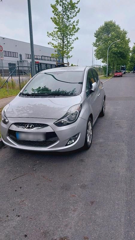 Silber Gebraucht 2013 Hyundai ix20 Edition Van / Kleinbus | 6.000 € (Fairer Preis) - Bild 1/4