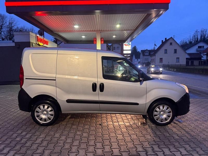 Gebraucht Opel Combo Selection 95 PS (69 kW) 2018 Silber Kombi