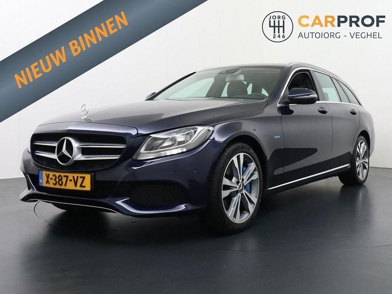 Blau Gebraucht 2017 Mercedes C350e Kombi | 20.995 € (Fairer Preis) - Bild 1/4