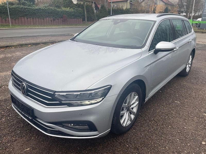 Silber Gebraucht 2021 VW Passat Business Kombi | 10.990 € (Superpreis) - Bild 1/4