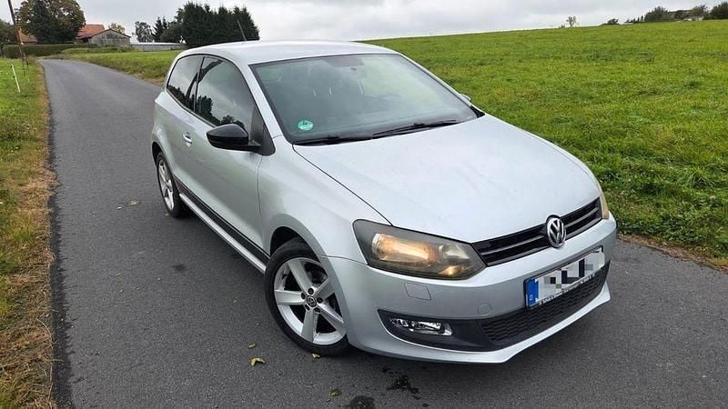 Silber Gebraucht 2014 VW Polo Edition Limousine | 5.700 € (Superpreis) - Bild 1/4