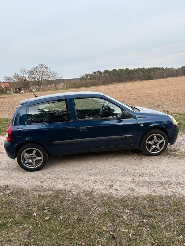 Gebraucht Renault Clio II 65 PS (47 kW) 2004 Blau Kleinwagen