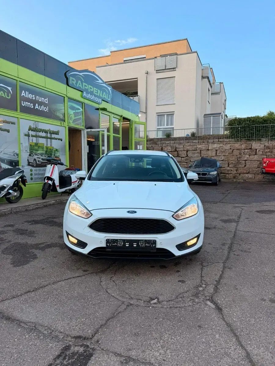 Gebraucht Ford Focus Trend 125 PS (91 kW) 2017 Weiß Kombi