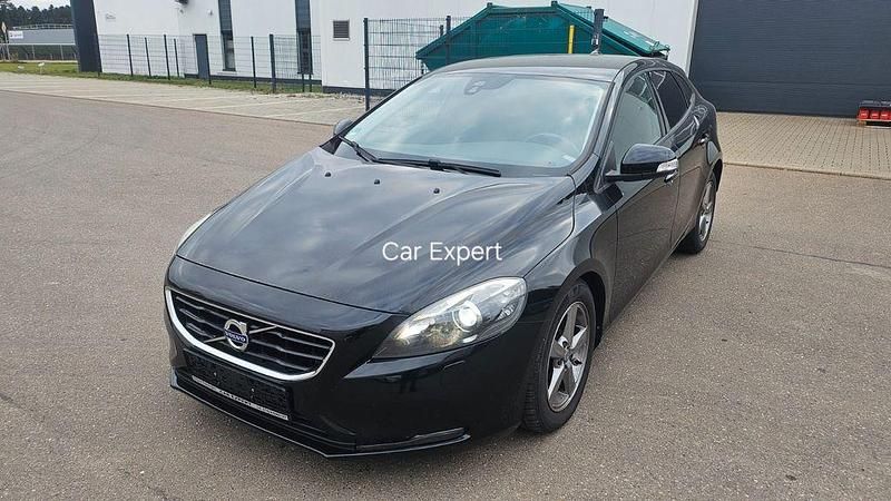 Schwarz Gebraucht 2015 Volvo V40 You! Kombi | 12.500 € (Etwas zu teuer) - Bild 1/4