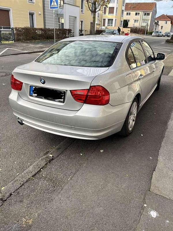 Gebraucht BMW 318 143 PS (105 kW) 2008 Silber Limousine