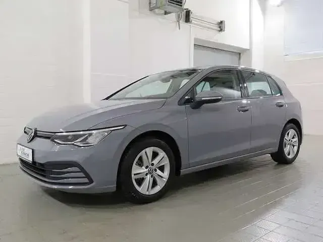 Gebraucht VW Golf VII Life 131 PS (96 kW) 2020 Mondsteingrau Kleinwagen