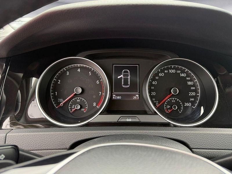 Gebraucht VW Golf VII Sound 110 PS (80 kW) 2018 Deep black perleffekt Limousine