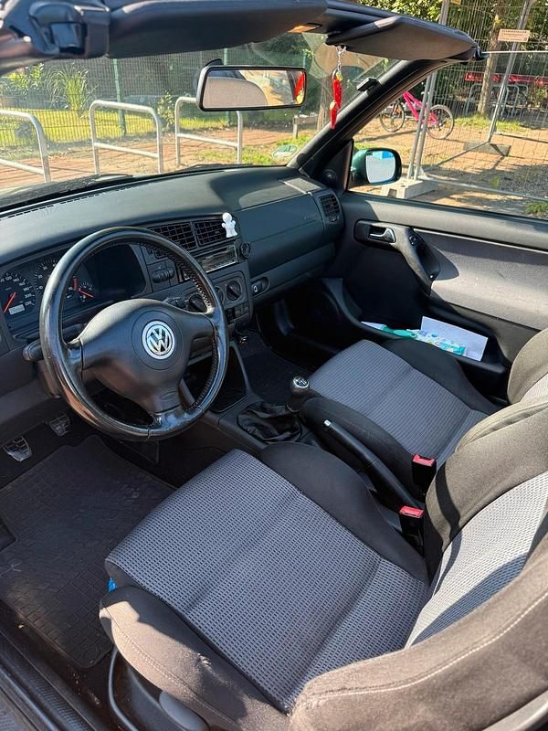Grün Gebraucht 2002 VW Golf Cabriolet Cabrio | 3.000 € (Fairer Preis) - Bild 1/4