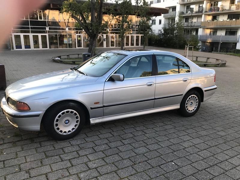 Second-hand BMW 520 150 CP (110 kW) 1999 Argintiu Berlinǎ