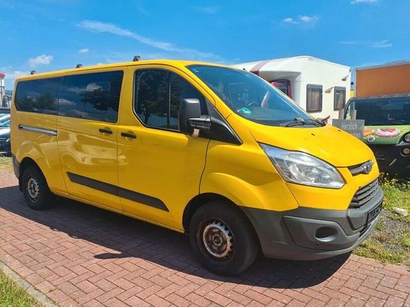 Gebraucht Ford Transit Trend 131 PS (96 kW) 2017 Signal yellow Kombi