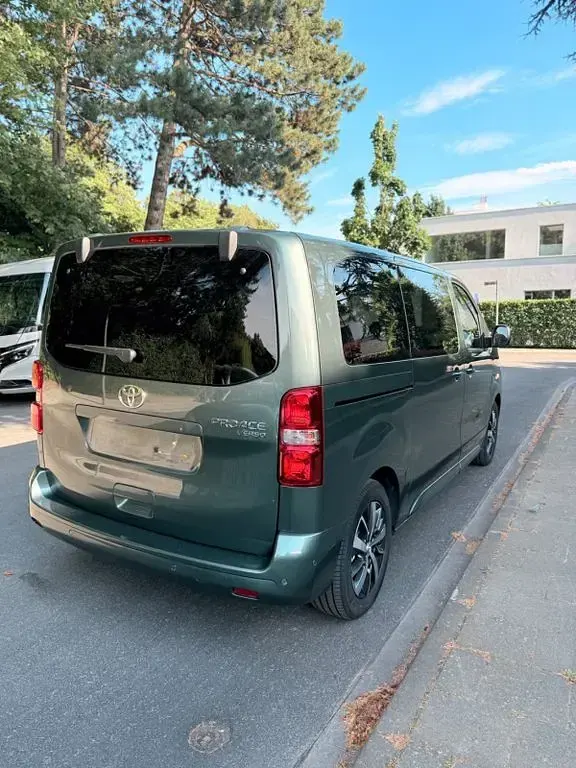 Gebraucht Toyota Proace 177 PS (130 kW) 2025 Grün Van / Kleinbus