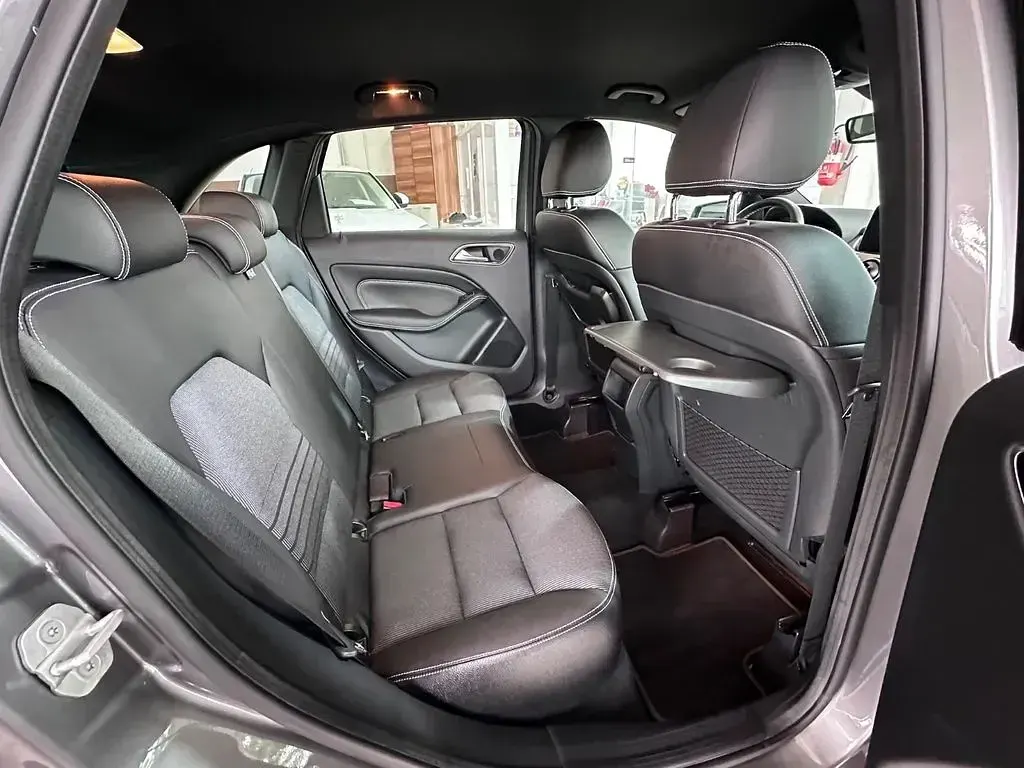 Gebraucht Mercedes B200 Avantgarde 156 PS (114 kW) 2017 Grau Kleinwagen