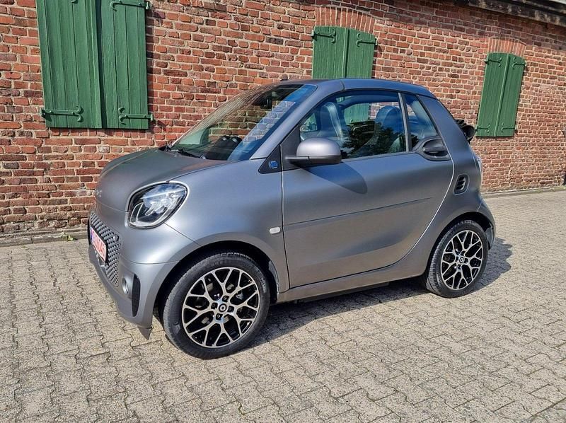 Grau Gebraucht 2020 Smart ForTwo Electric Drive Prime Cabrio | 13.250 € (Fairer Preis) - Bild 1/4
