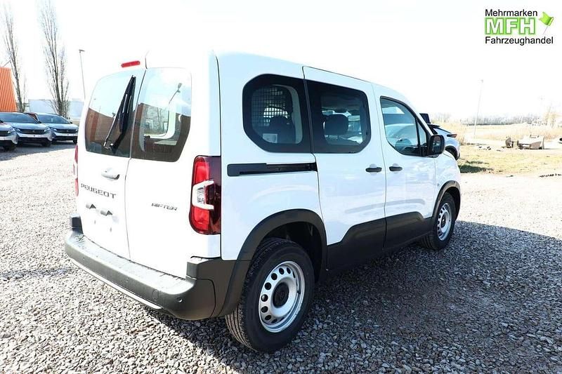 Neu Peugeot Rifter Active 102 PS (75 kW) 2025 Kaolin weiß uni Van / Kleinbus