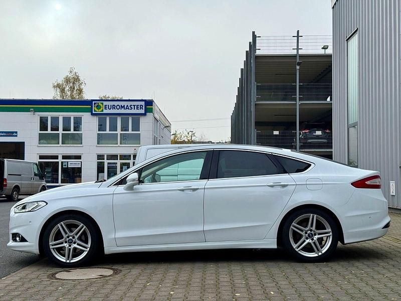 Weiß Gebraucht 2017 Ford Mondeo Titanium Limousine | 11.980 € (Fairer Preis) - Bild 1/3