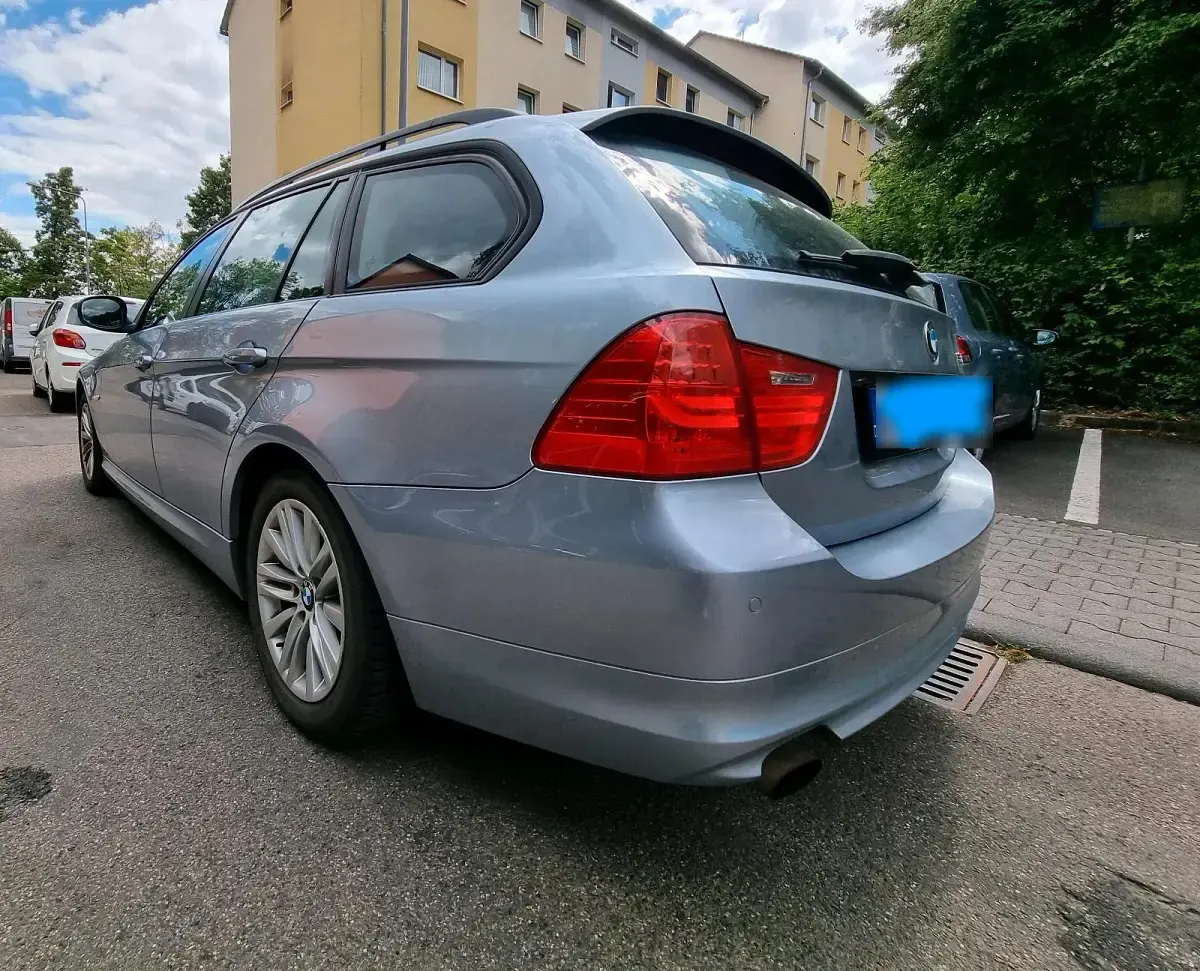Gebraucht BMW 318 143 PS (105 kW) 2009 Blau Kombi