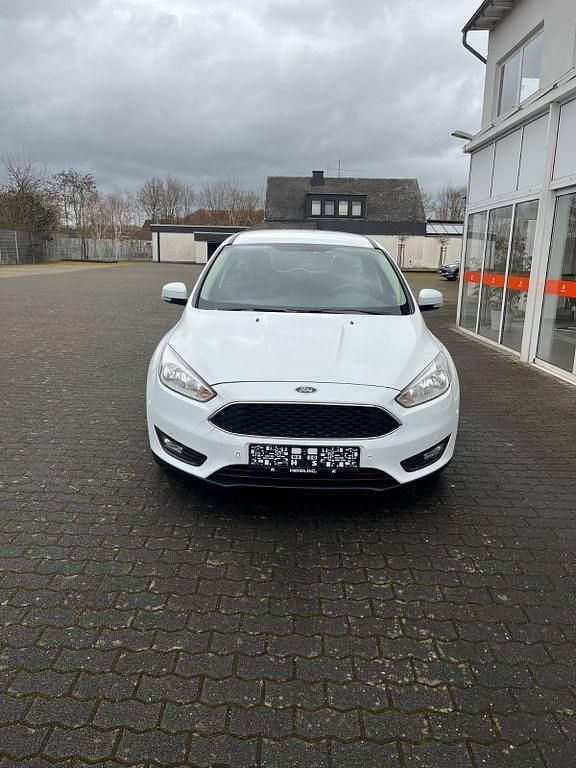 Gebraucht Ford Focus Business Edition 125 PS (91 kW) 2018 Weiß Limousine