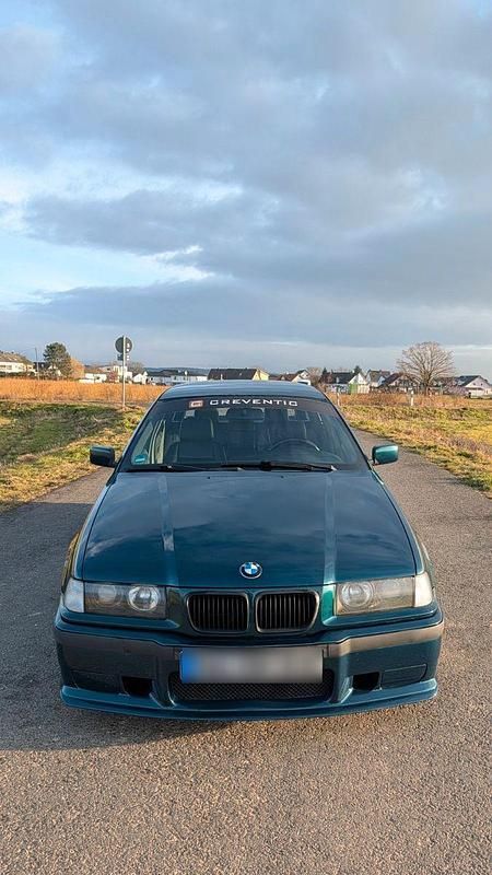 Gebraucht BMW 318 Basis 116 PS (85 kW) 1997 Grün Kombi