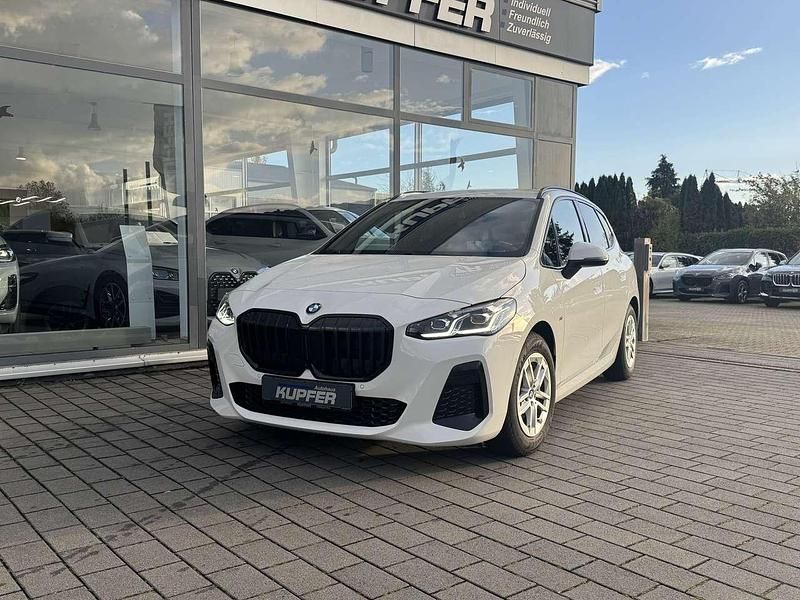 Weiß Gebraucht 2024 BMW 220 Van / Kleinbus | 32.900 € (Fairer Preis) - Bild 1/4