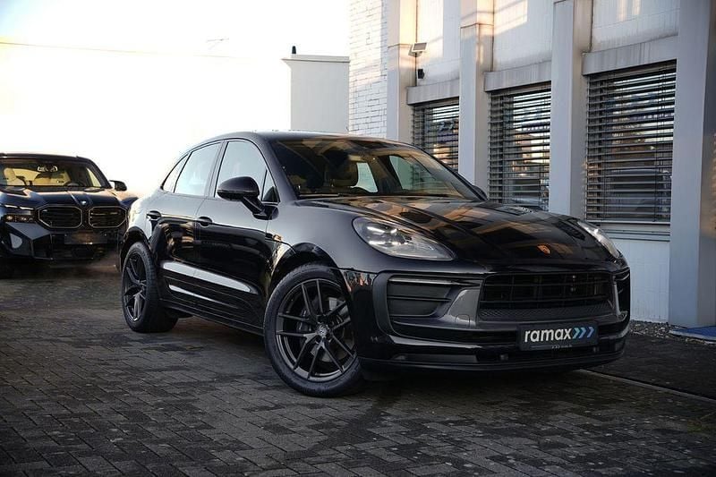 Tiefschwarz met. Gebraucht 2022 Porsche Macan Chrono SUV | 71.500 € (Etwas zu teuer) - Bild 1/4