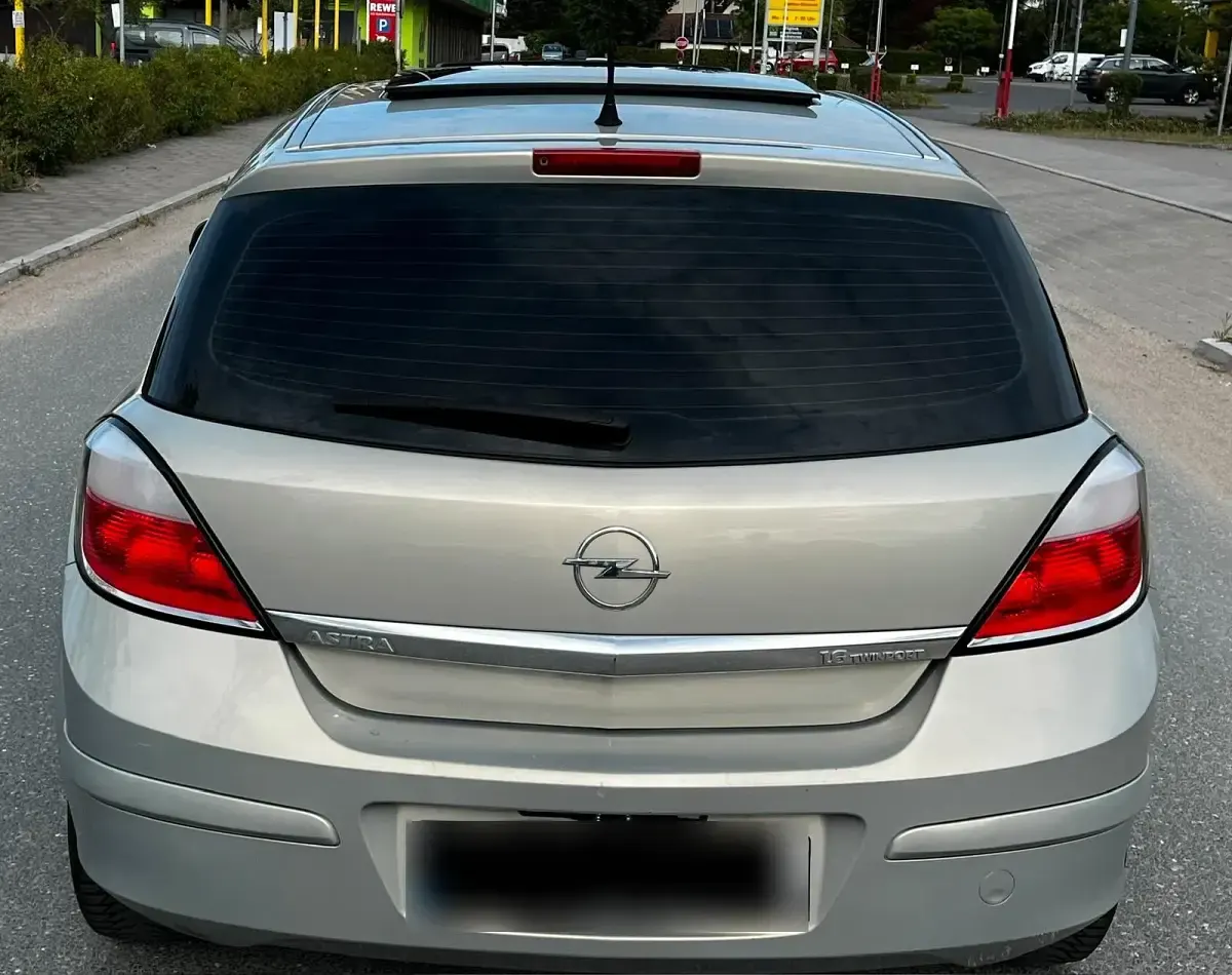 Gebraucht Opel Astra 105 PS (77 kW) 2006 Andere farben Kombi