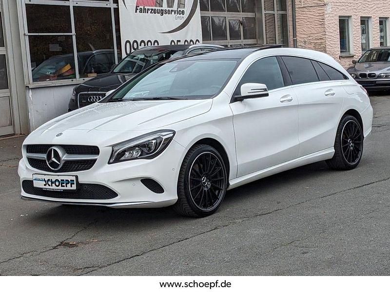 Weiß Gebraucht 2018 Mercedes CLA180 Shooting Brake Urban Kombi | 18.990 € (Fairer Preis) - Bild 1/4