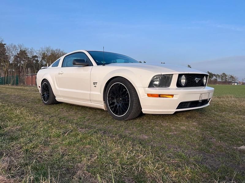 Gebraucht Ford Mustang 305 PS (224 kW) 2005 Weiß Coupé