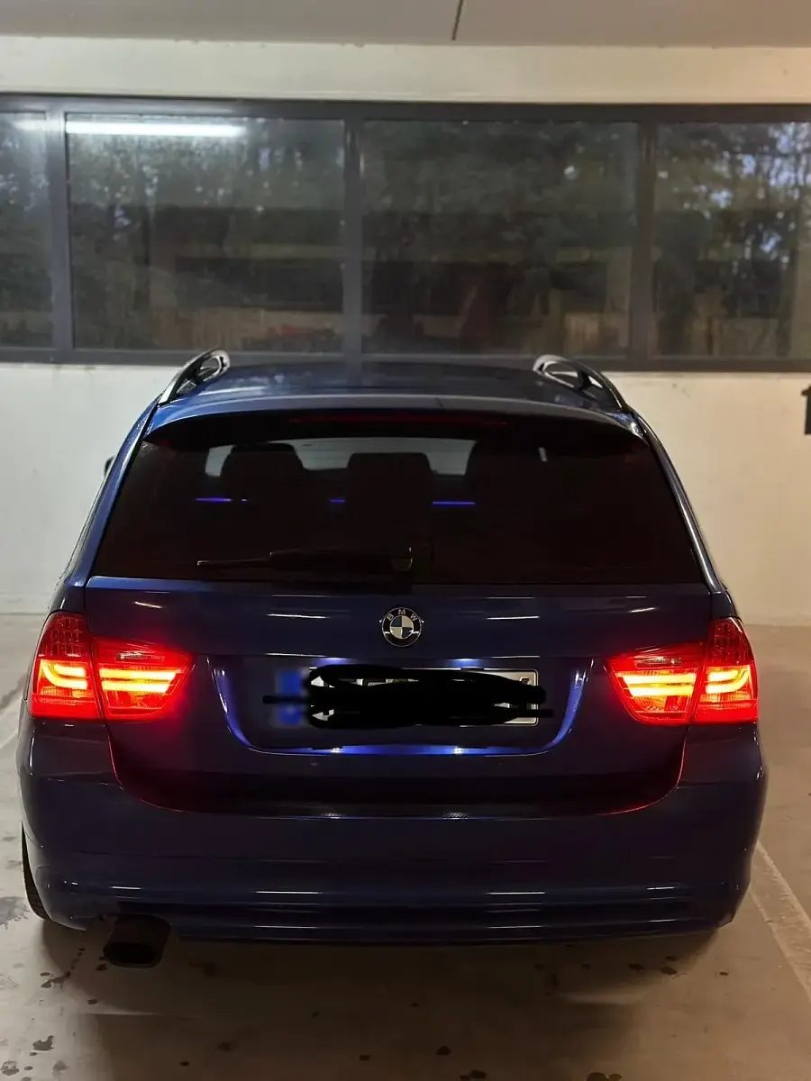 Gebraucht BMW 318 143 PS (105 kW) 2009 Blau Kombi