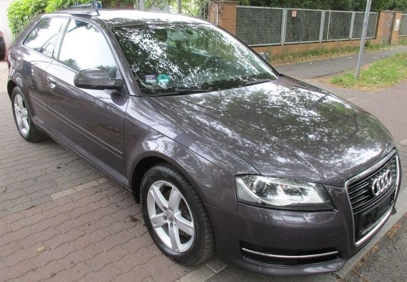 Grau Gebraucht 2012 Audi A3 Ambiente Kleinwagen | 3.950 € (Guter Preis) - Bild 1/4