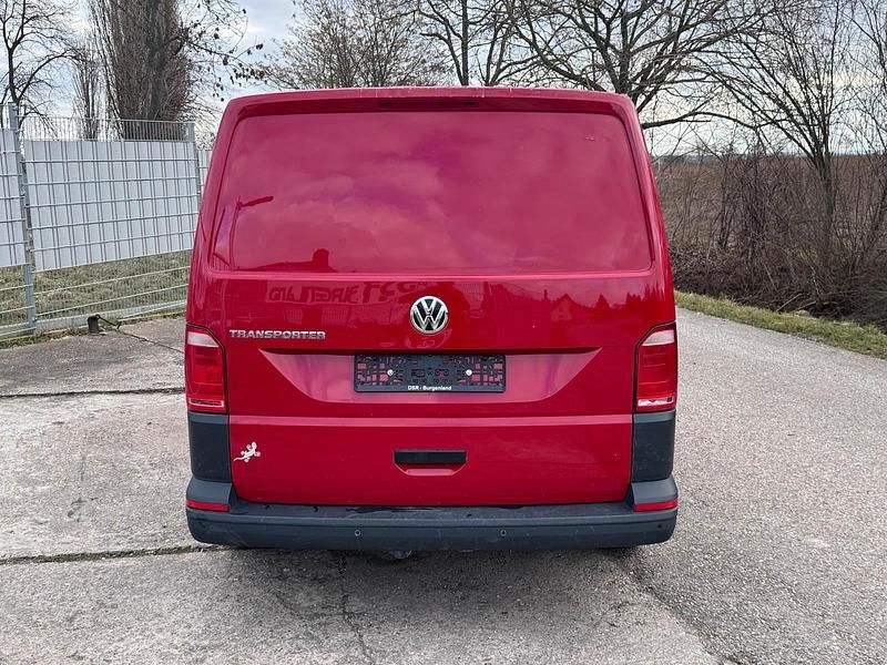 Gebraucht VW T6 102 PS (75 kW) 2018 Rot Van
