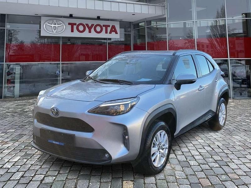 Silver metallic Gebraucht 2023 Toyota Yaris Cross SUV | 21.990 € (Guter Preis) - Bild 1/4