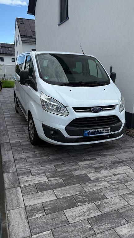 Weiß Gebraucht 2016 Ford Tourneo Custom Van / Kleinbus | 16.900 € (Teuer) - Bild 1/4