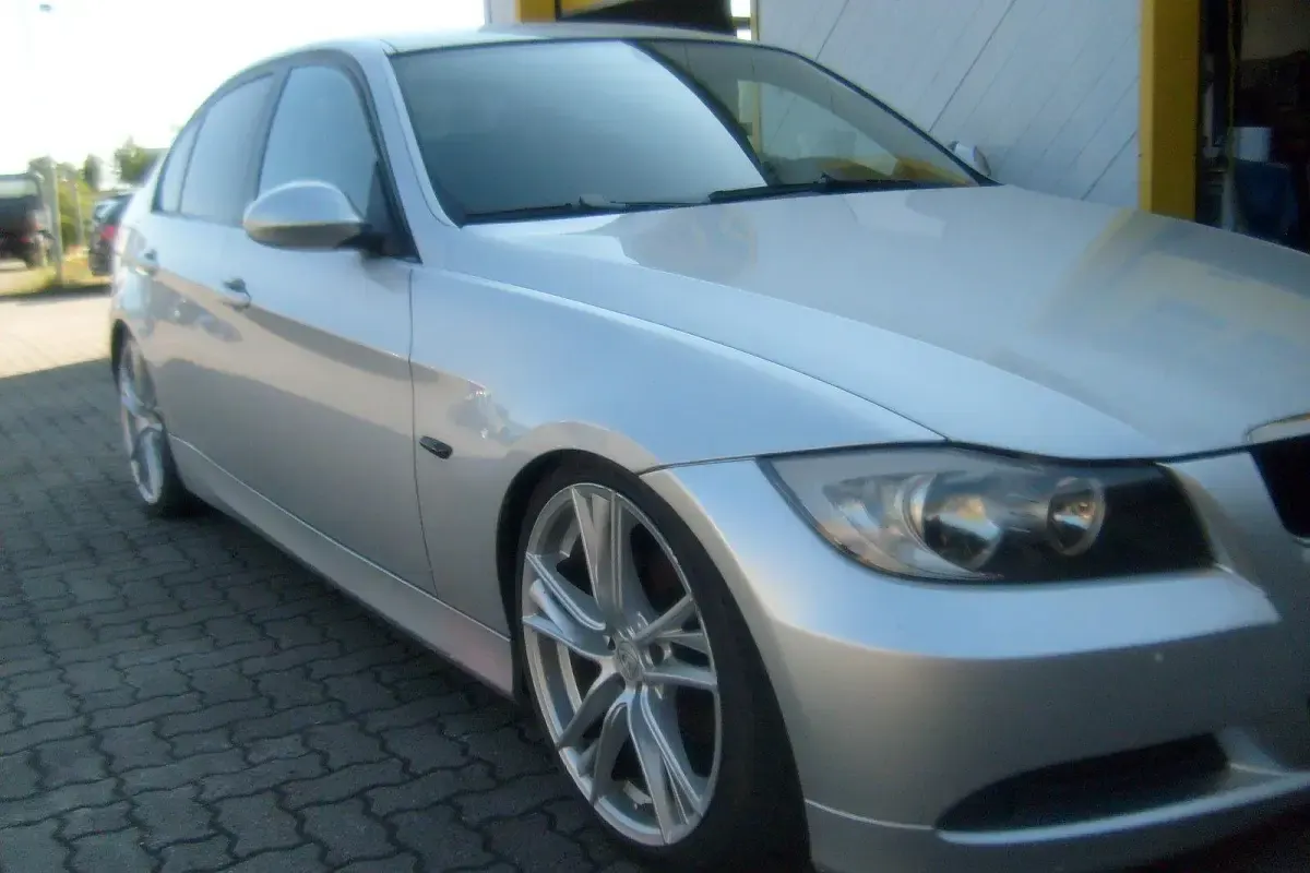 Gebraucht BMW 318 143 PS (105 kW) 2008 Silber Limousine