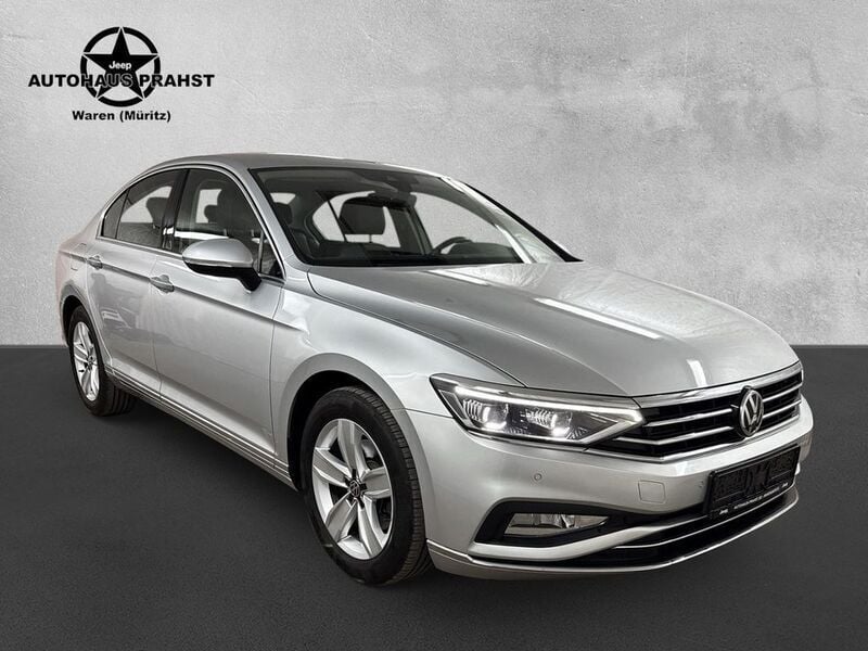 Reflexsilber metallic (metallic) Gebraucht 2019 VW Passat Elegance Limousine | 24.700 € (Guter Preis) - Bild 1/4