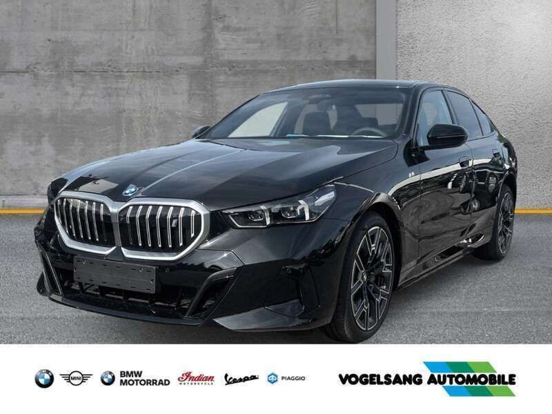 Saphirschwarz metallic Neu 2025 BMW i5 M Sport Limousine | 68.880 € (Etwas zu teuer) - Bild 1/4