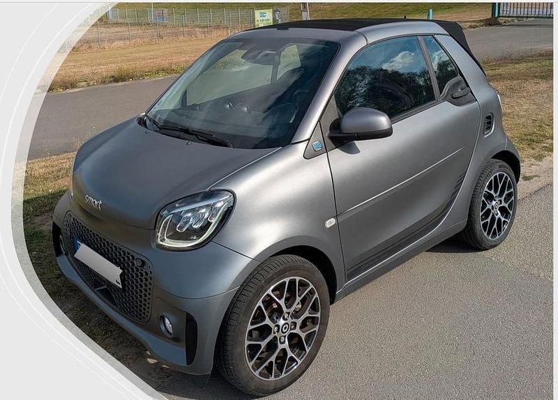 Grau Gebraucht 2022 Smart ForTwo Electric Drive Cabrio | 13.399 € (Fairer Preis) - Bild 1/4
