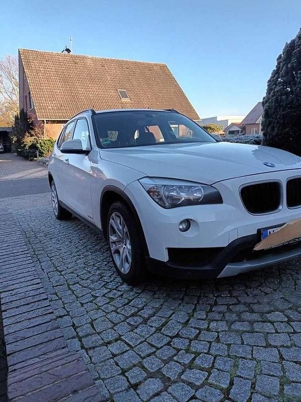 Weiß Gebraucht 2013 BMW X1 xLine SUV | 6.300 € (Fairer Preis) - Bild 1/4