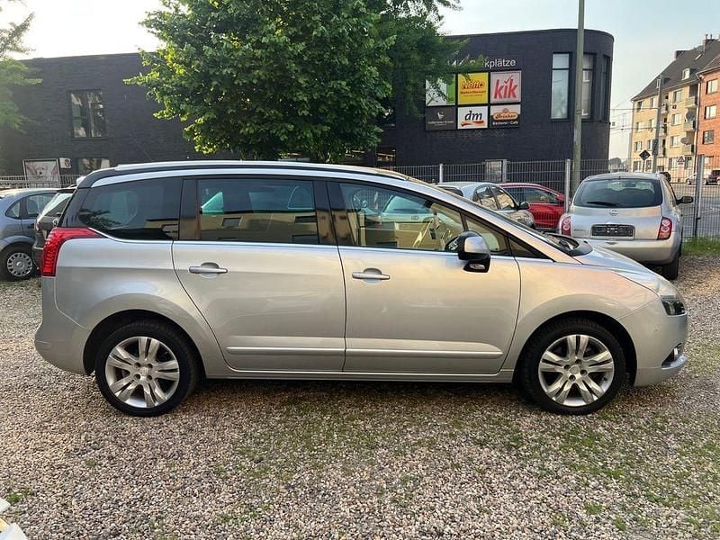 Gebraucht Peugeot 5008 Platinum 156 PS (114 kW) 2010 Grau Van / Kleinbus