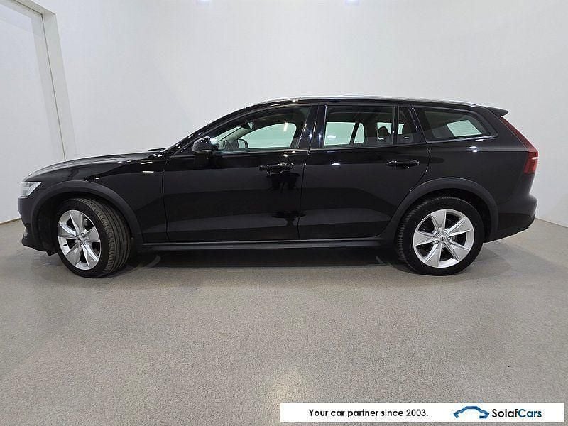 Second-hand Volvo V60 CC 150 CP (110 kW) 2020 Negru Break