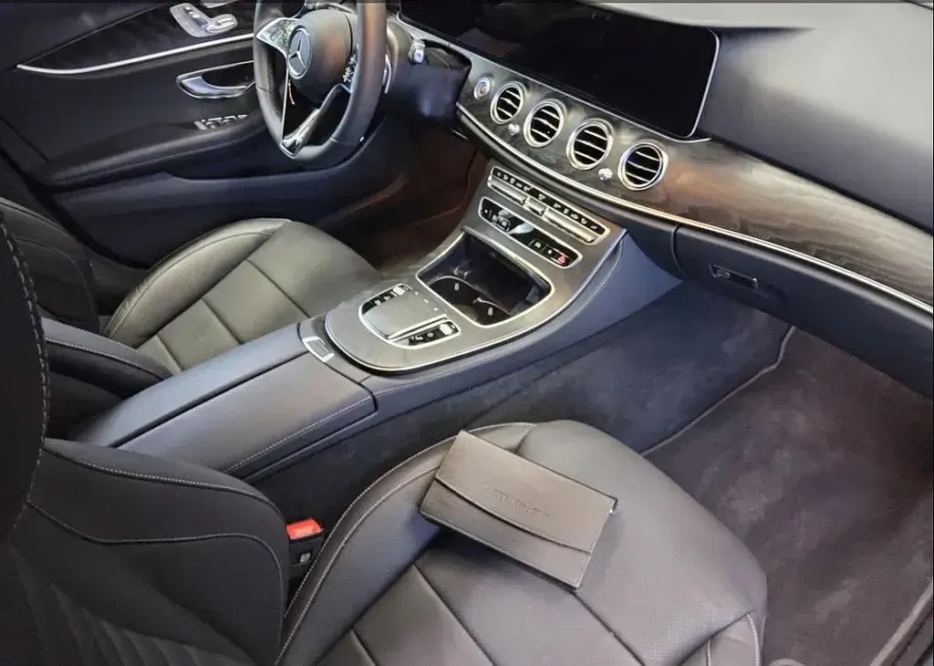 Gebraucht Mercedes E300 306 PS (225 kW) 2023 Schwarz Limousine