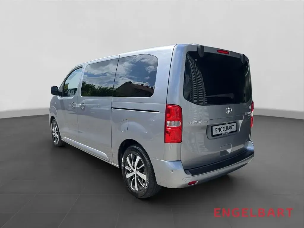 Gebraucht Toyota Proace Verso Comfort 144 PS (105 kW) 2024 Grey pearl/gris artense Kombi