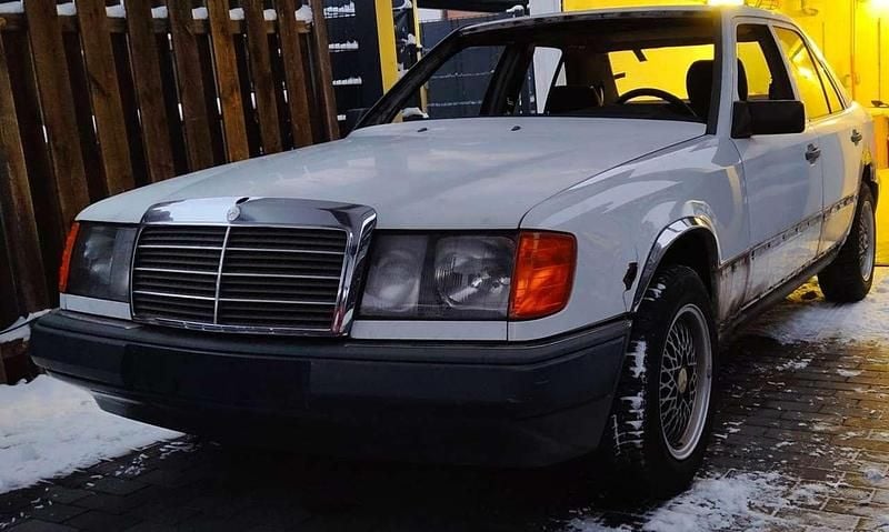 Weiß Gebraucht 1987 Mercedes 200 Limousine | 1.500 € - Bild 1/4