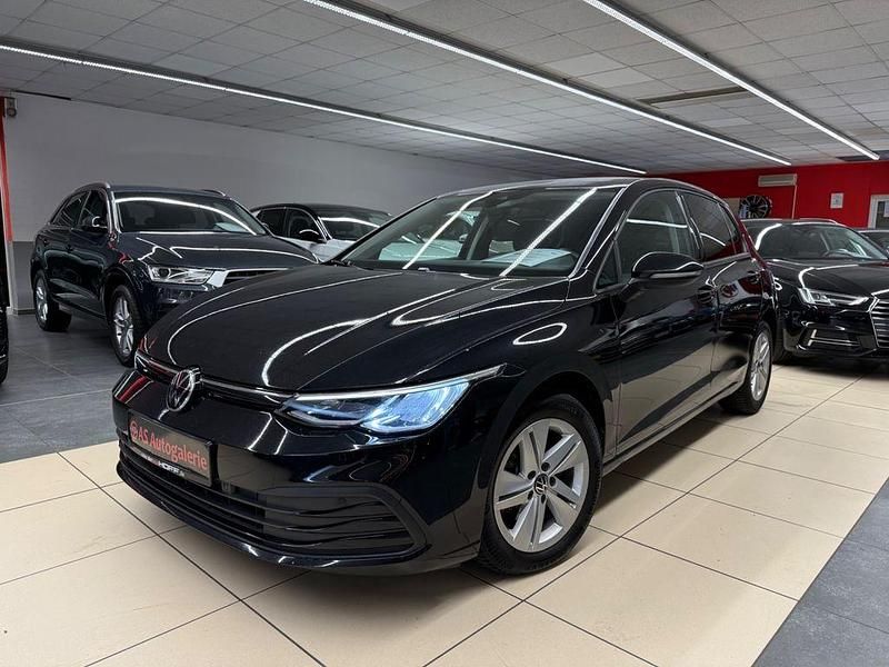 Schwarz Gebraucht 2020 VW Golf VIII Life Limousine | 19.999 € (Etwas zu teuer) - Bild 1/4